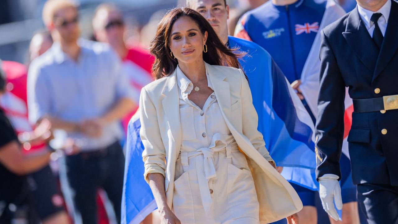 Meghan, Herzogin von Sussex, bei den 6. Invictus Games neben der Merkur Spiel-Arena zur Medaillenzeremonie beim Radfahren.
