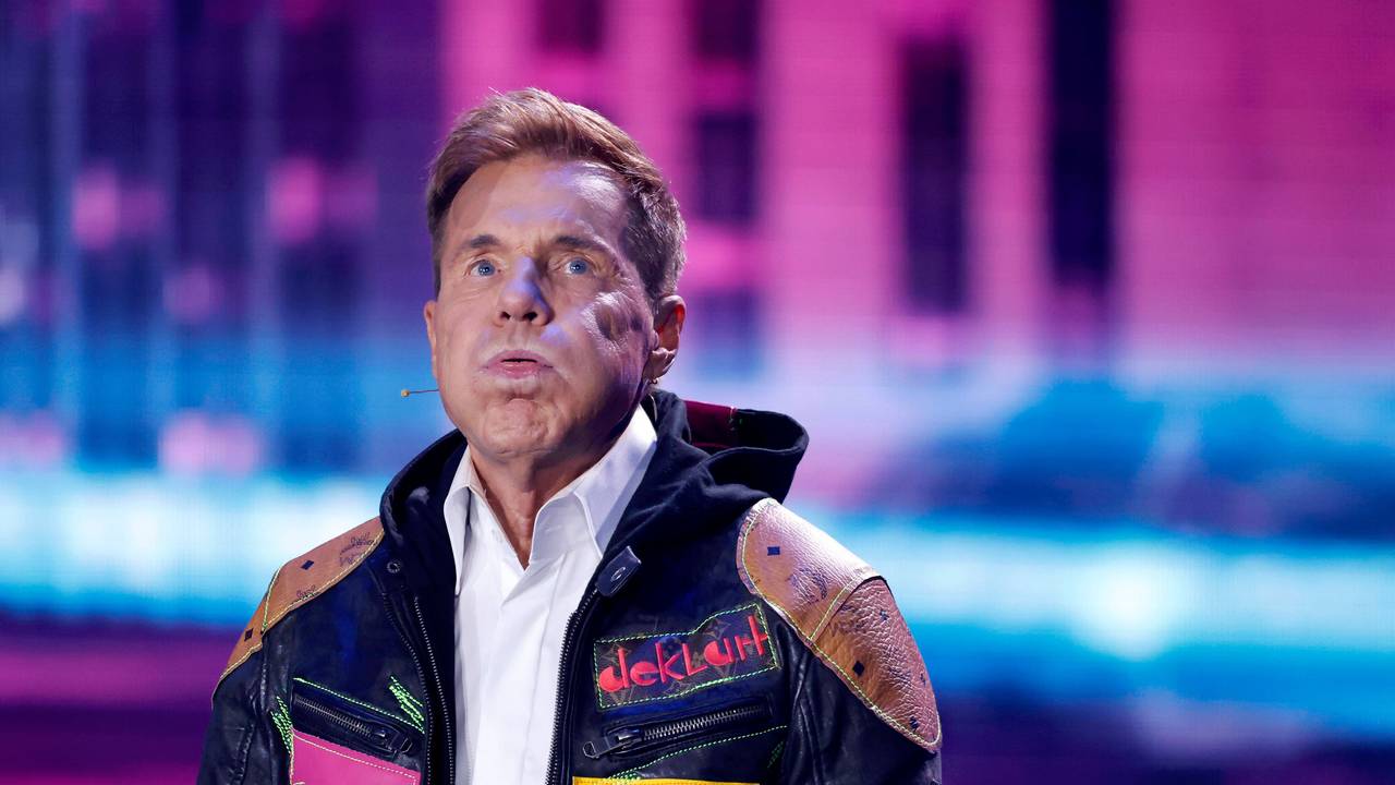 Zu sehen ist Musiker und Juror Dieter Bohlen am 09.11.2024 im Finale der Castingshow Deutschland sucht den Superstar in einem TV-Studio in Köln Hürth.