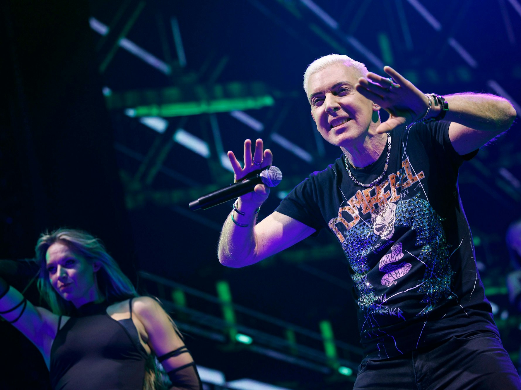 Sänger H.P. Baxxter von der Band Scooter in der Lanxess-Arena.