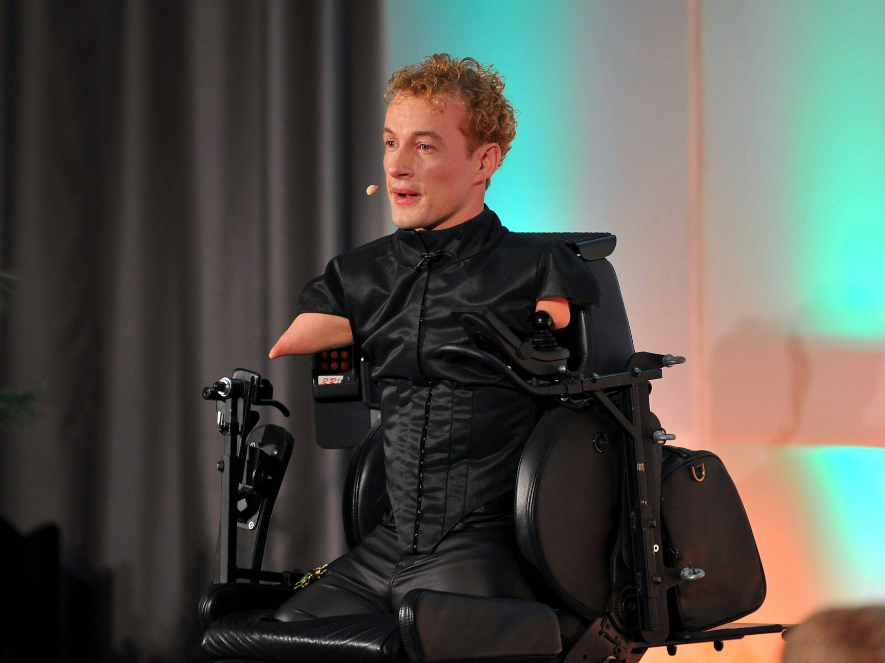 Janis McDavid anläßlich der 12. Charity-Gala am 16.12.2023 im Dolce Bad Nauheim.