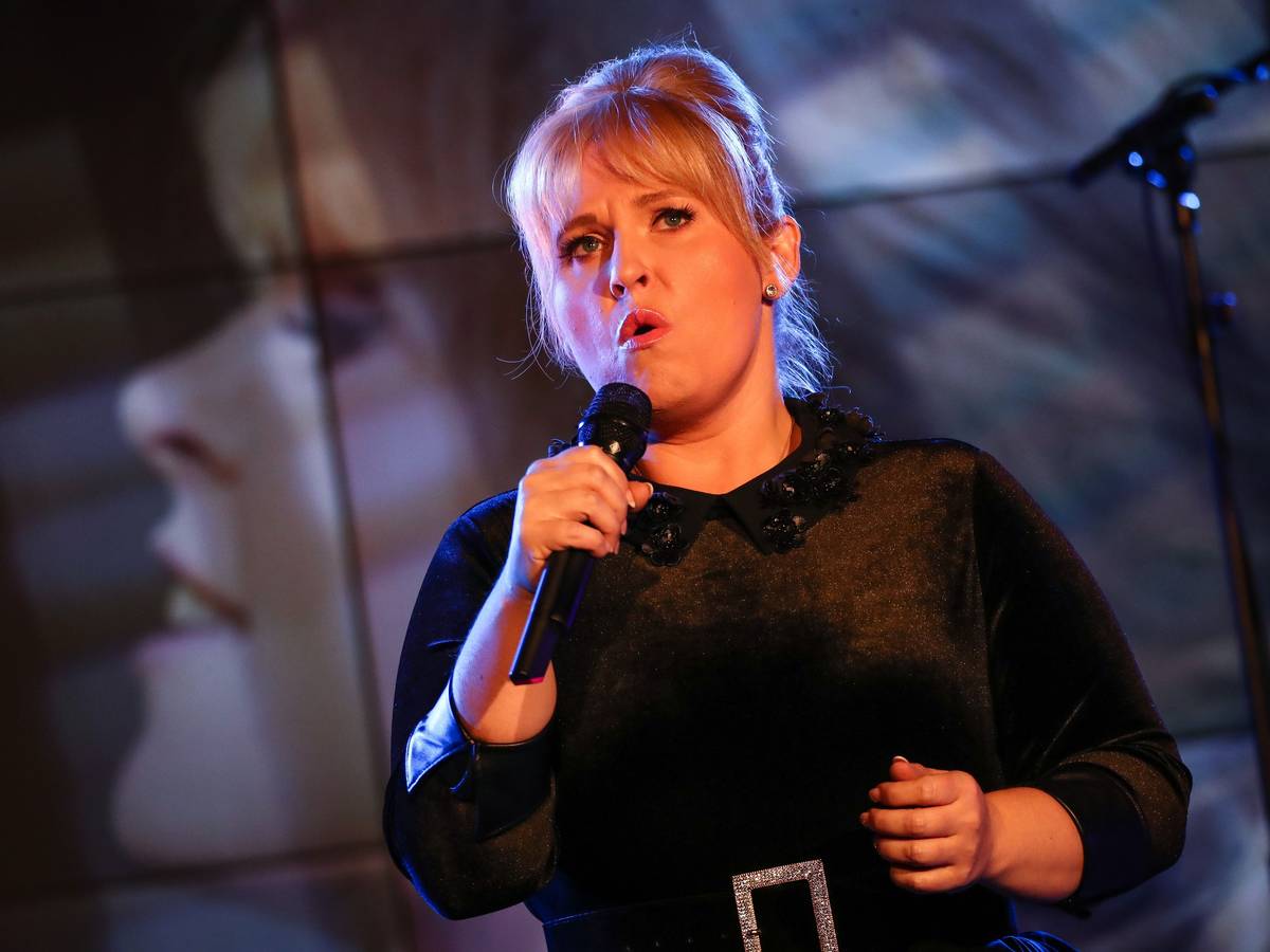 Schlagersängerin Maite Kelly auf der Bühne.