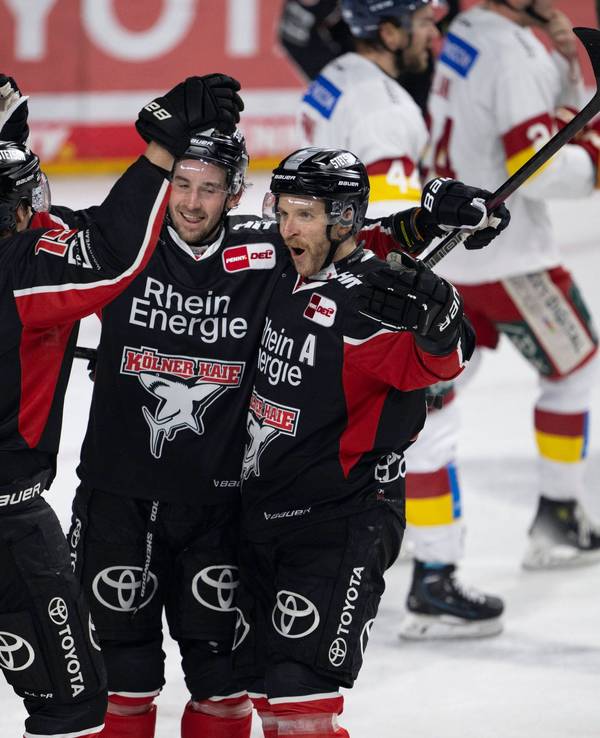 Die Spieler der Kölner Haie jubeln