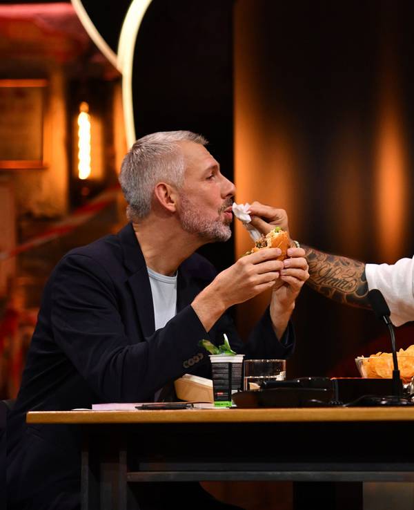 Moderator Sebastian Pufpaff (l) hat in seiner Sendung «TV total - Aber mit Gast» Rapper Bushido zu Gast.