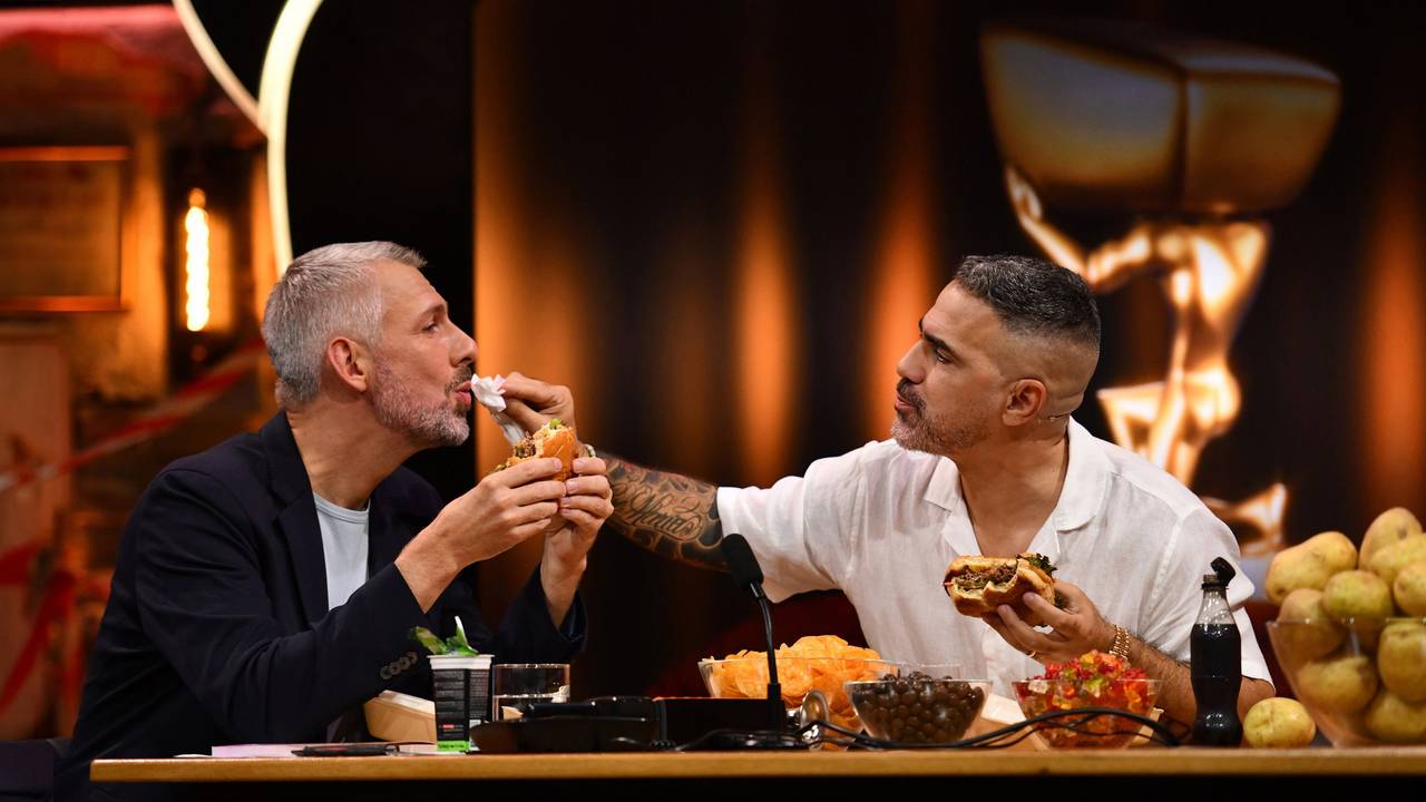 Moderator Sebastian Pufpaff (l) hat in seiner Sendung «TV total - Aber mit Gast» Rapper Bushido zu Gast.