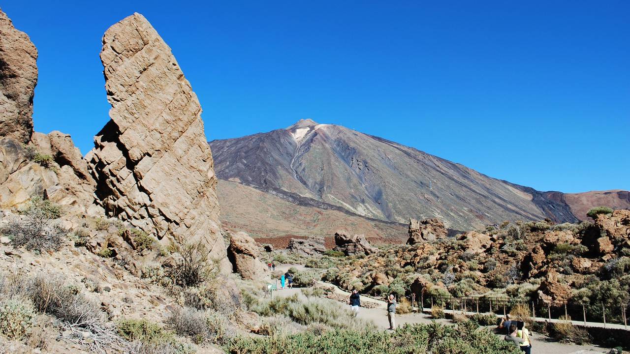 Inseln wie Teneriffa mit dem Pico del Teide locken diesen Sommer besonders viele deutsche Touristen an.