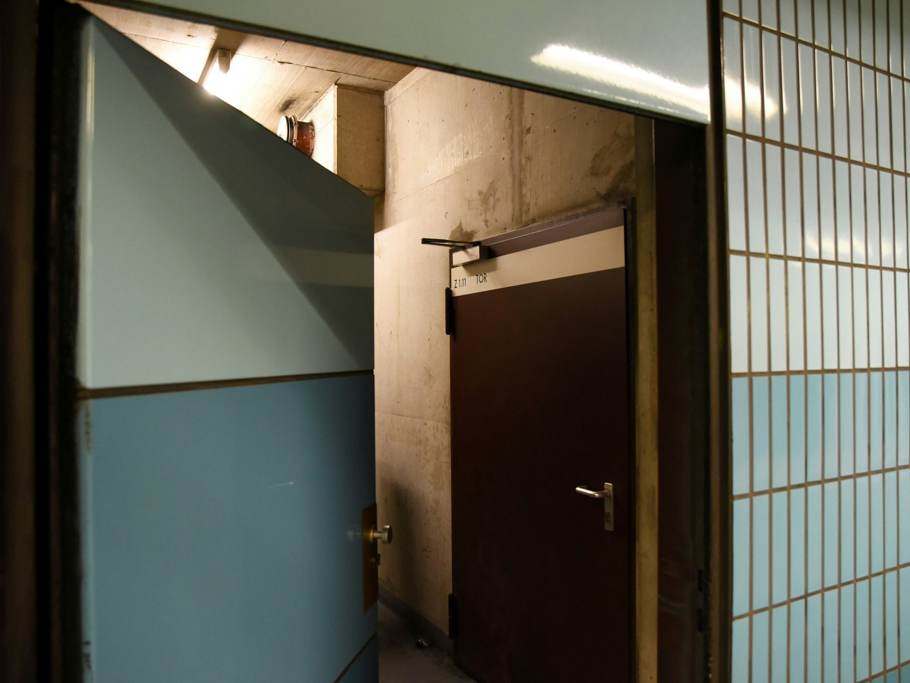 Besuch mit Experten im unvollendeten Schutzbunker in der Kölner U-Bahn-Station Rudolfplatz.