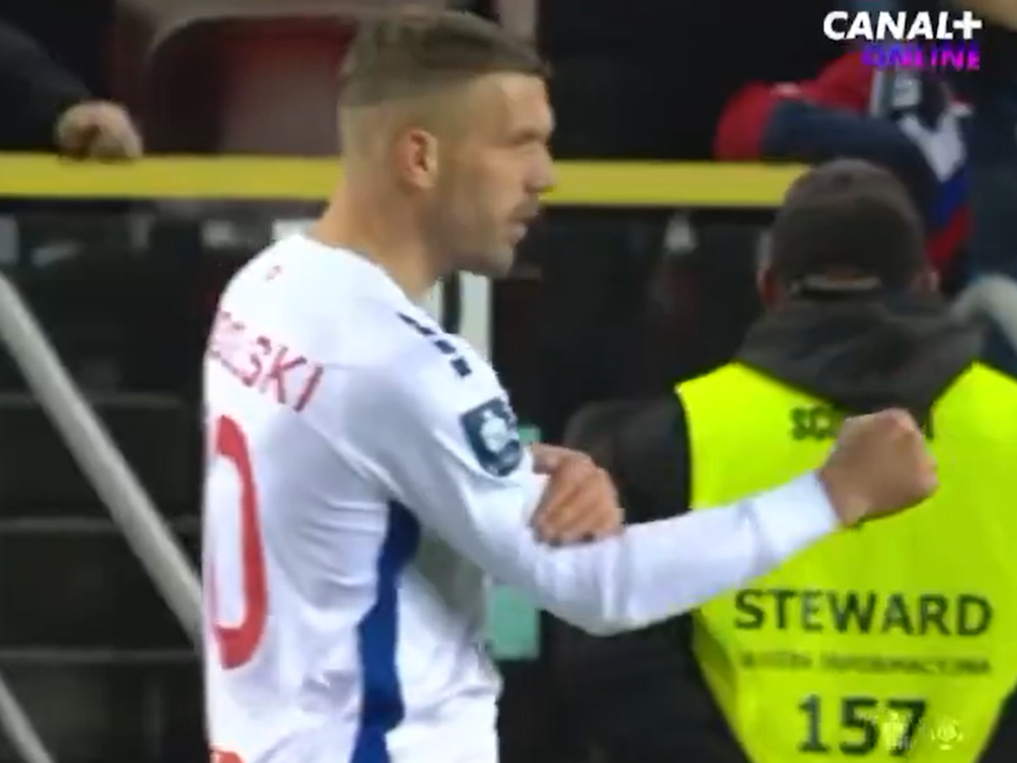 Lukas Podolski im Trainingsanzug von Gornik Zabrze.