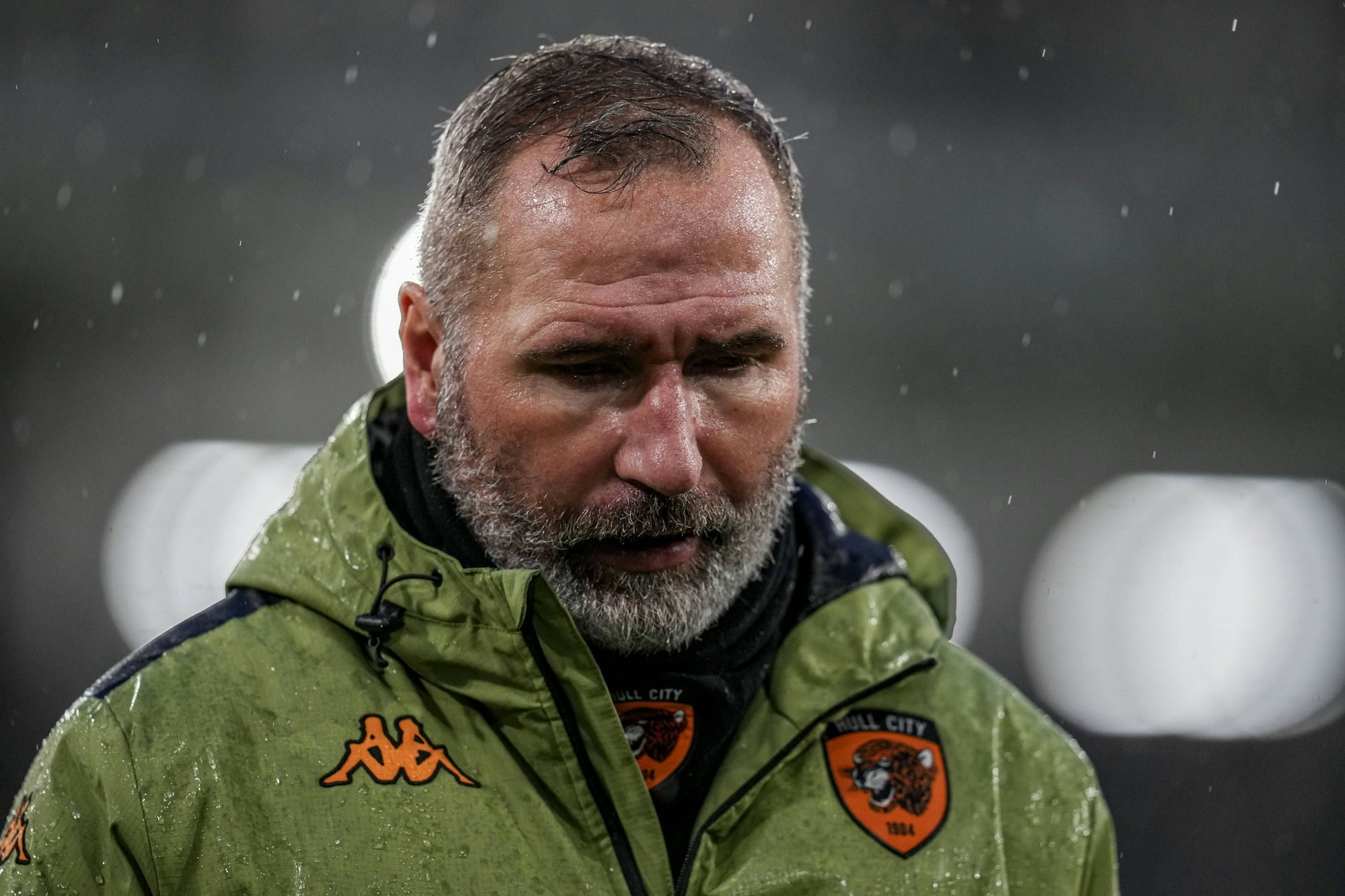 Tim Walter im Regen.