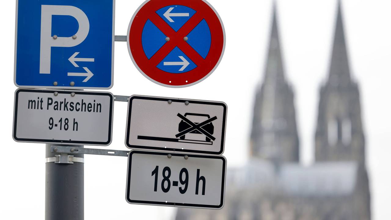 Ein Park-Schild in Köln.