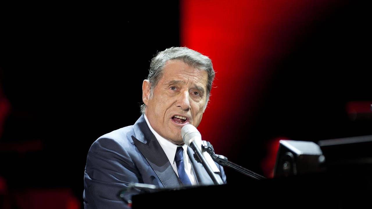 Im Rahmen einer Deutschlandtournee gibt der Sänger Udo Jürgens in der O2-World in Berlin ein Konzert.