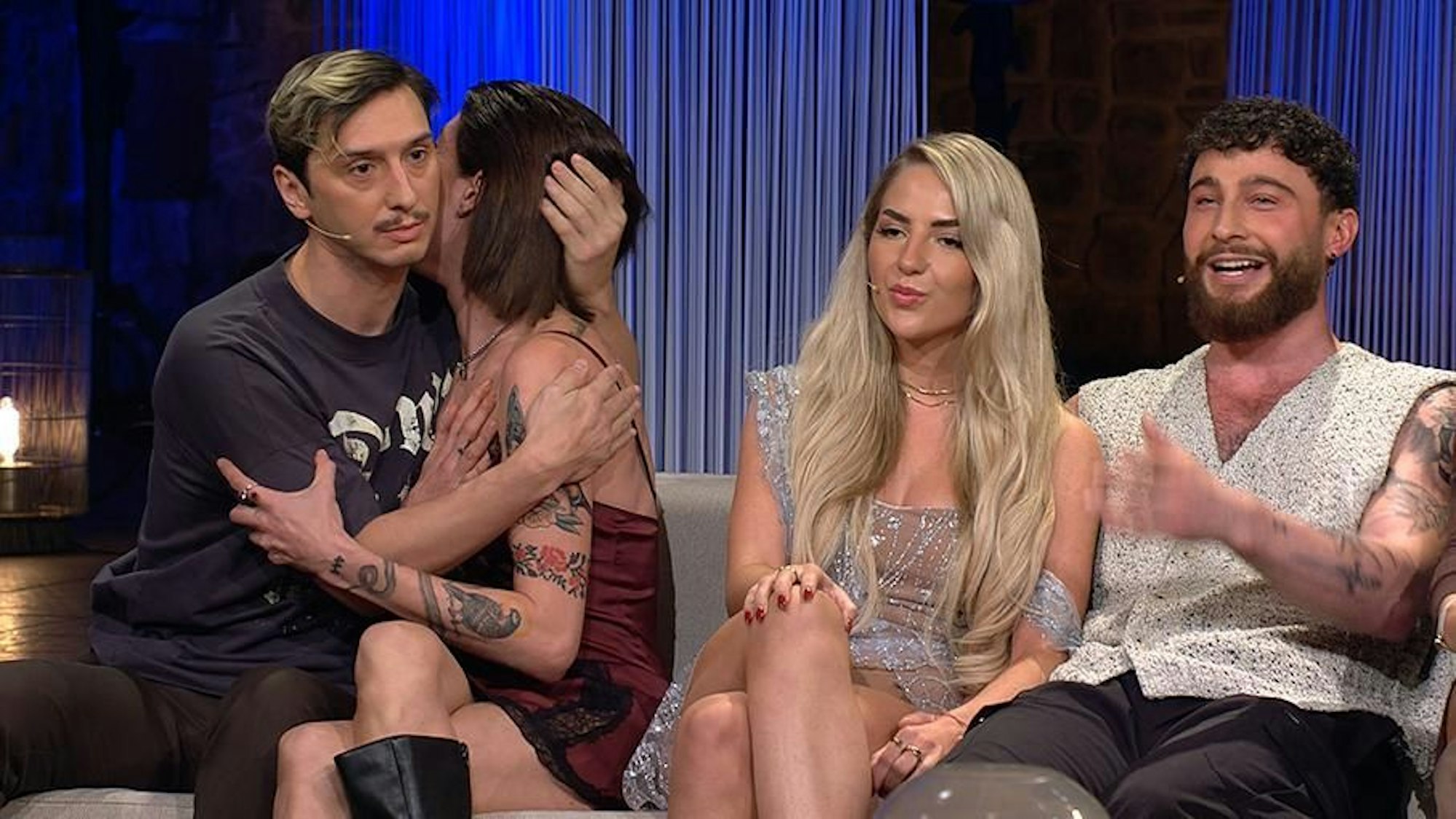 V.l.: Jakob, Tessa, Emma und UmutV.l.: Jakob, Tessa, Emma und Umut beim Wiedersehen von „Das Sommerhaus der Stars“.