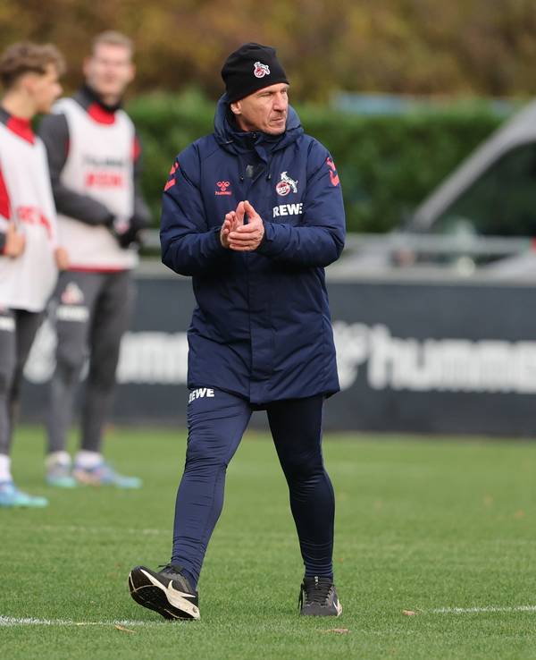 FC-Trainer Gerhard Struber am 18. November 2024 während des Trainings.