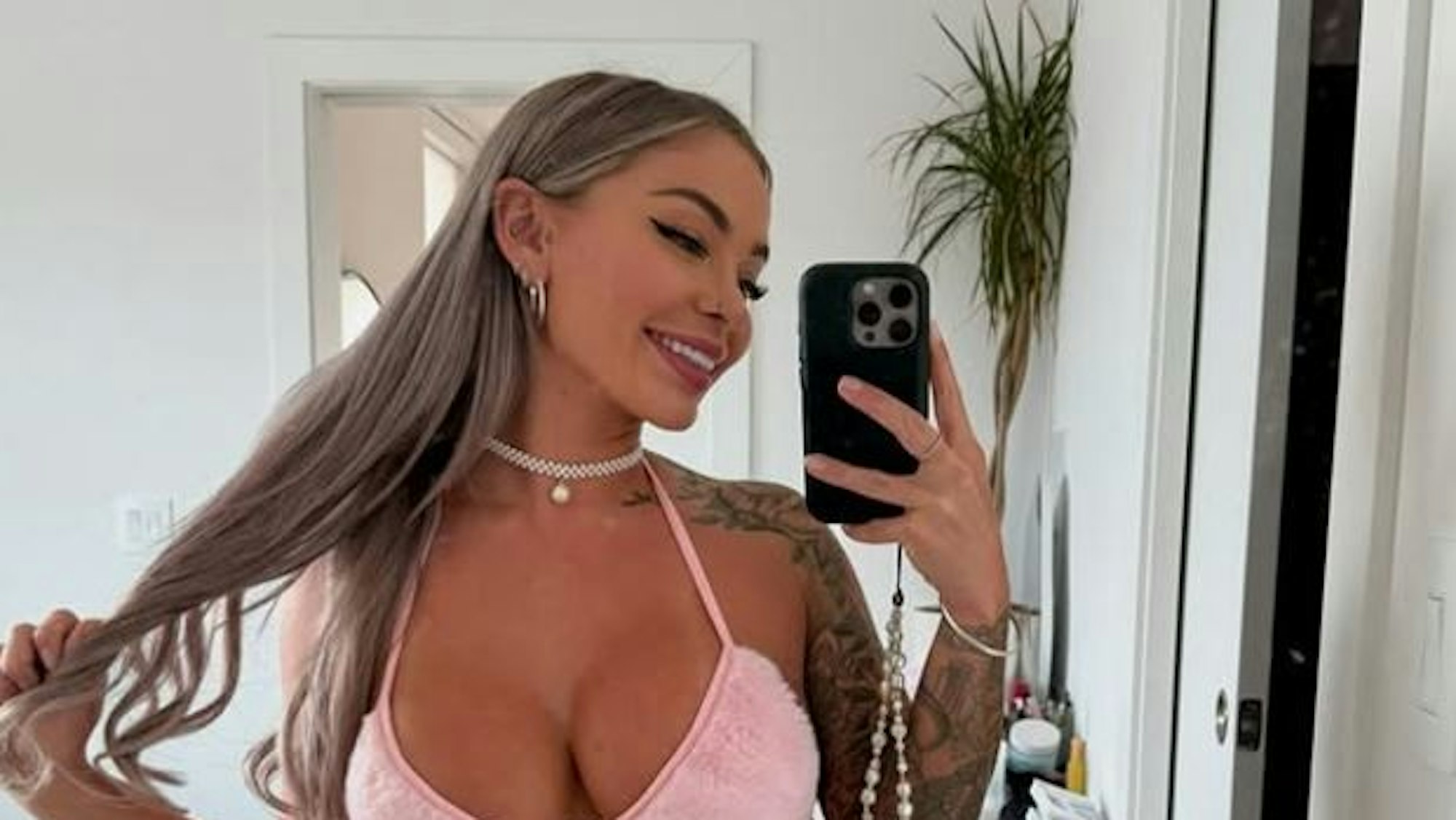 Pornostar Hayley Davies auf einem Selfie, das sie am 6. November auf Instagram gepostet hat.