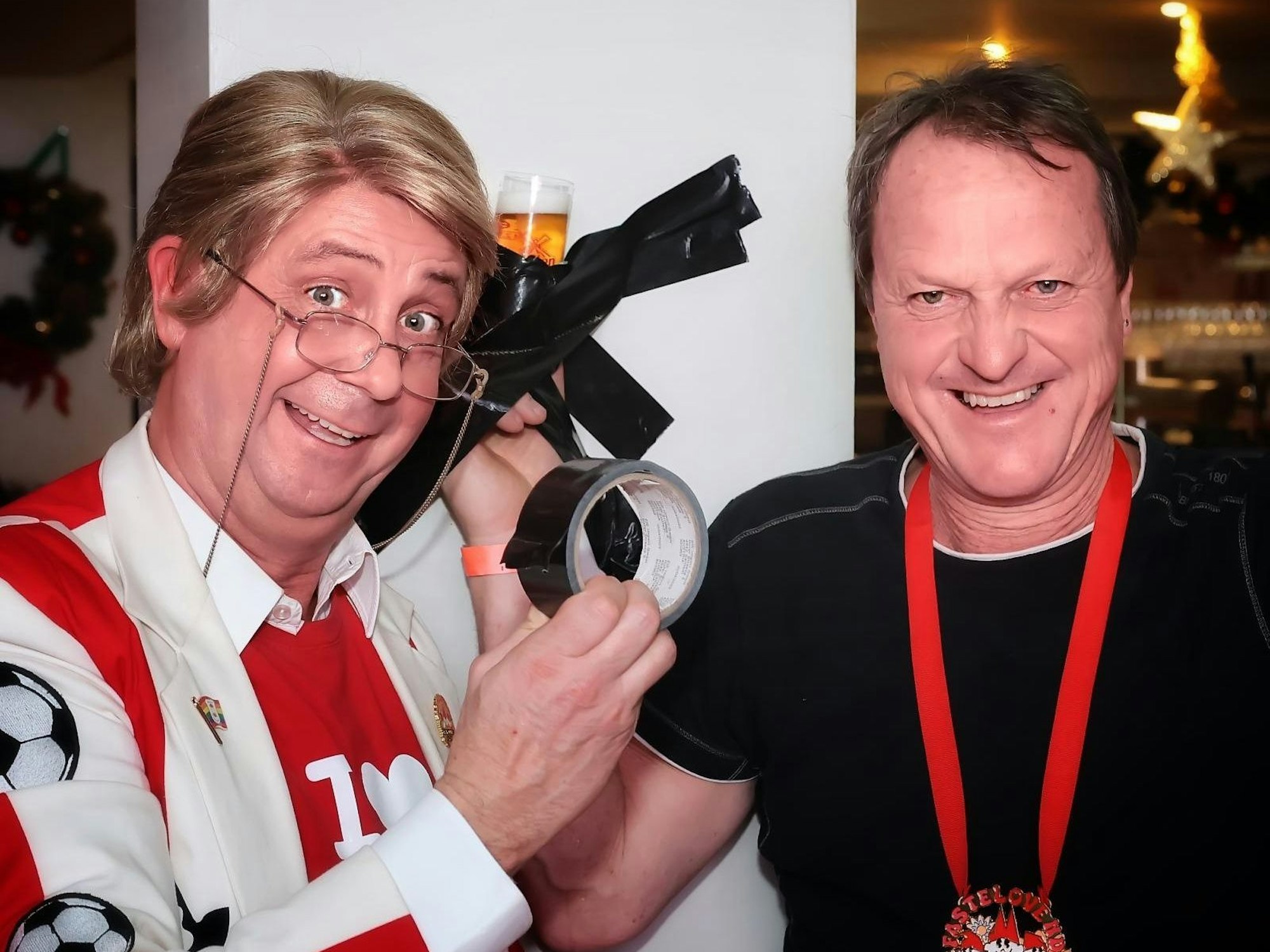 Hajo Päffgenrath bei der Versteigerung.