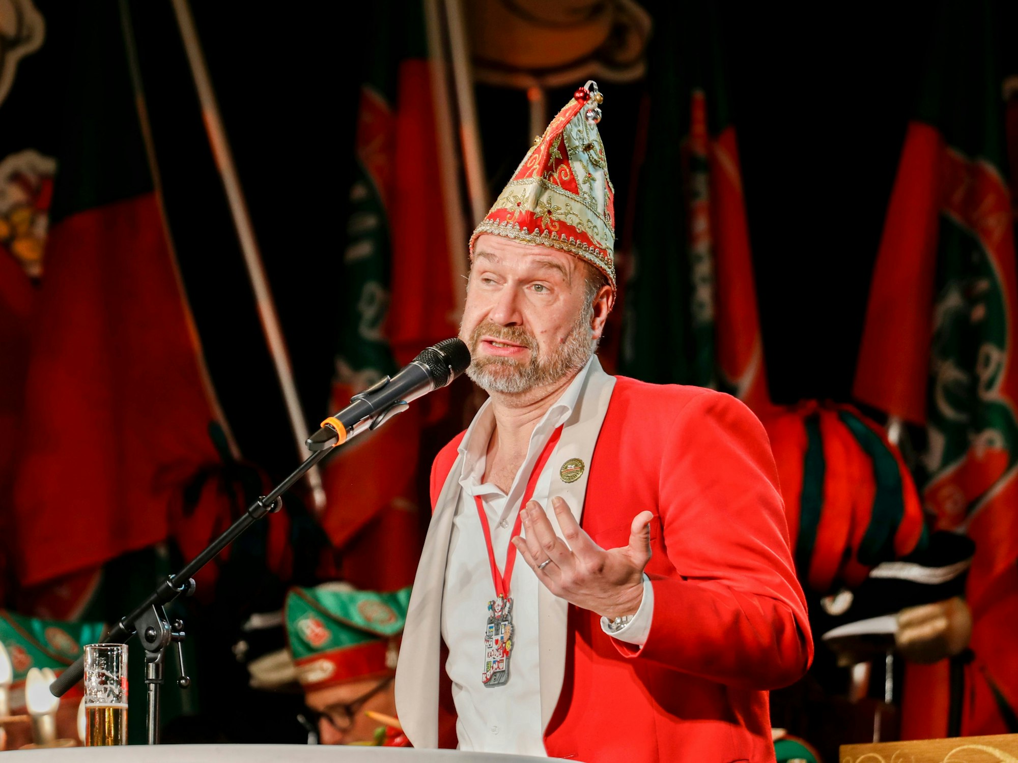 Volker Weininger als Sitzungspräsident.