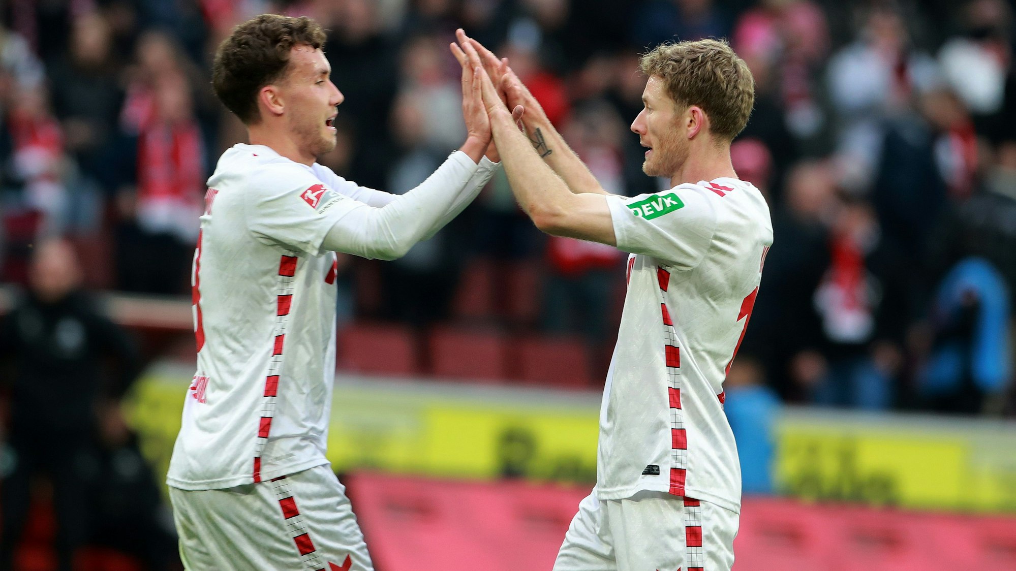 Luca Waldschmidt und Florian Kainz jubeln.