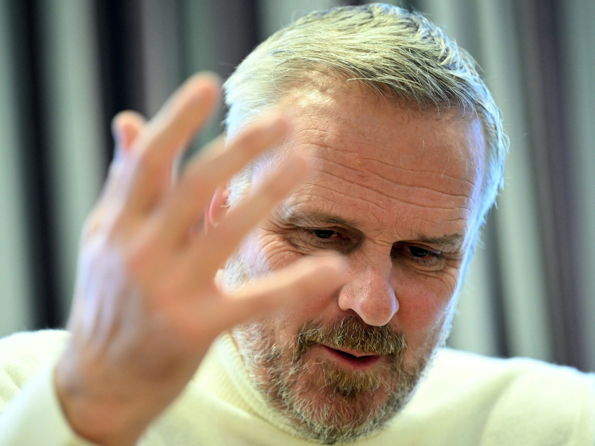 Dietmar Hamann, ehemaliger Fußballer und Sky-Experte, spricht mit Journalisten.