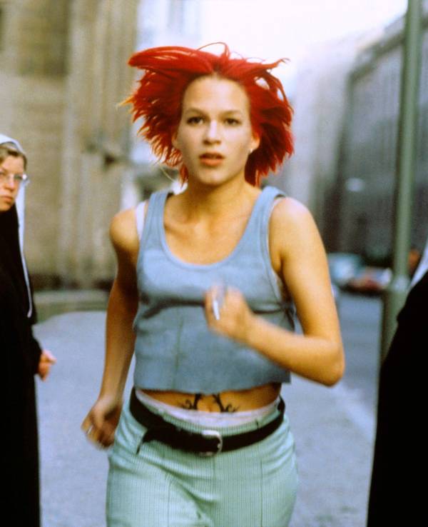 Zusehen ist Franka Potente als Lola in einer Szene des bekannten Kinofilm’s "Lola rennt" (1998)