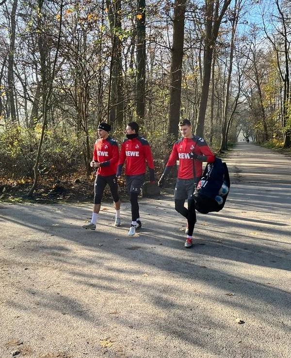 Tim Lemperle, Dominique Heintz und Eric Martel kommen zum Training.