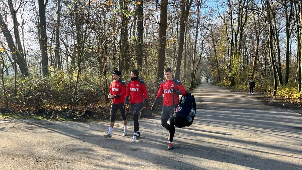 Tim Lemperle, Dominique Heintz und Eric Martel kommen zum Training.