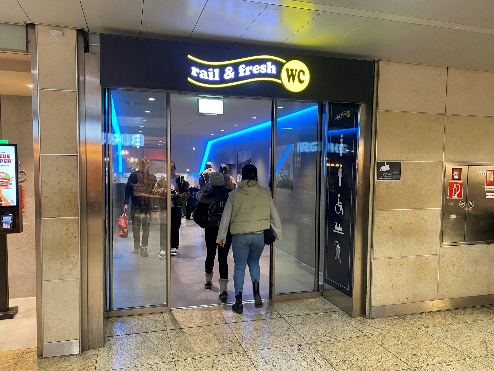 Die öffentliche WC-Anlage im Kölner Hauptbahnhof.