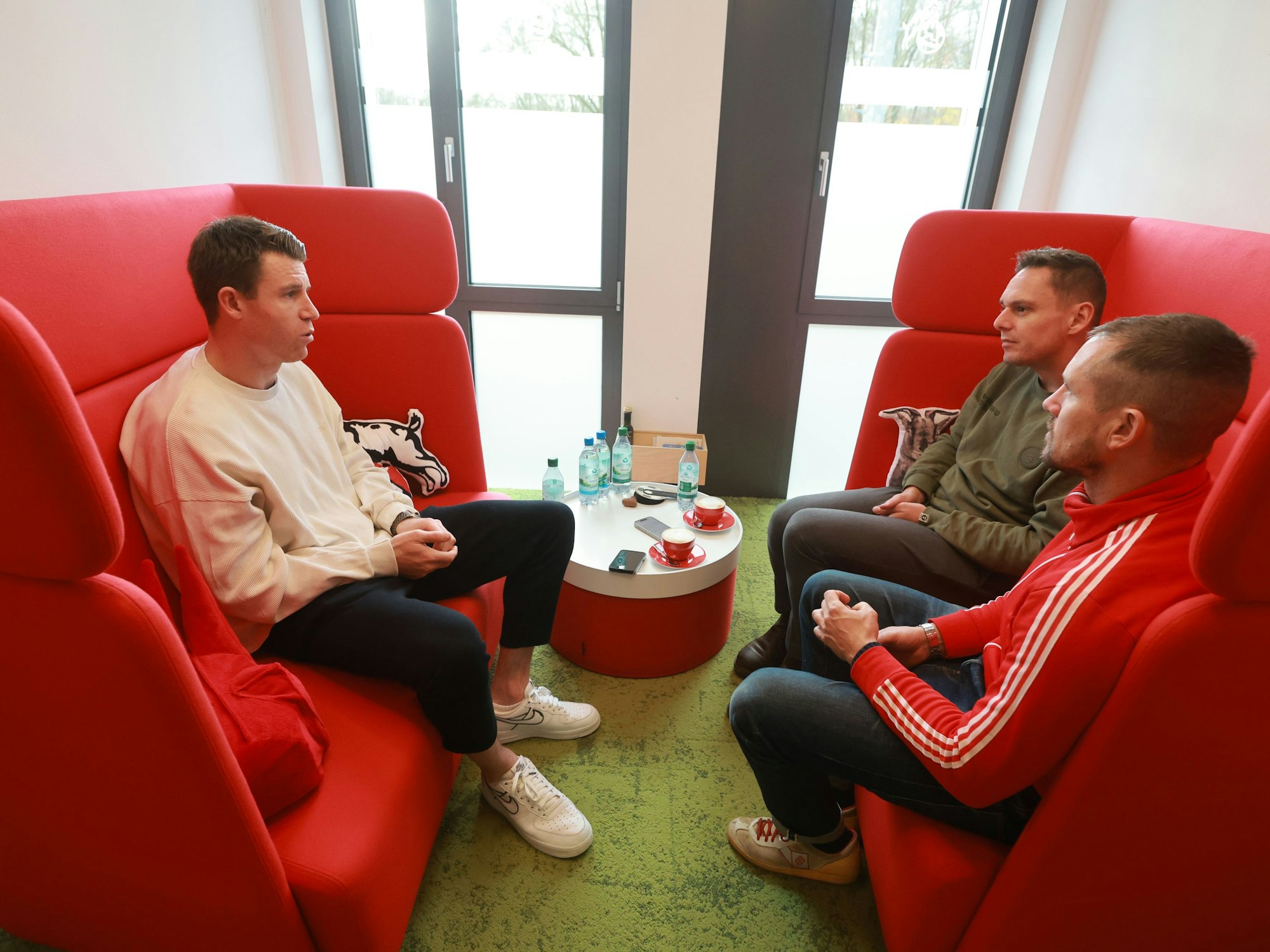 Interview beim 1. FC Köln, von links: Dominique Heintz, Jürgen Kemper und Uwe Bödeker
