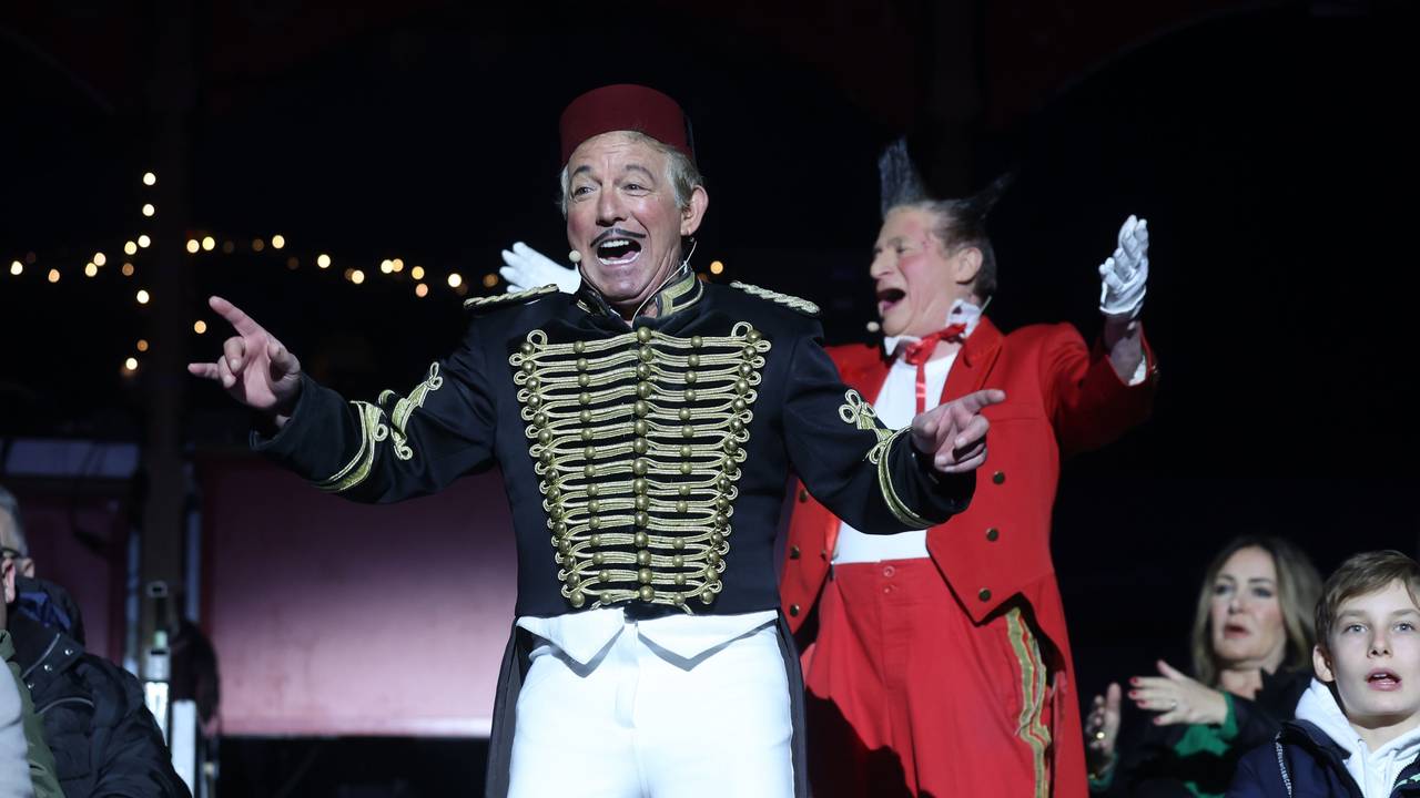 Die Fumagalli-Clowns auf der Bühne des Weihnachtscircus.