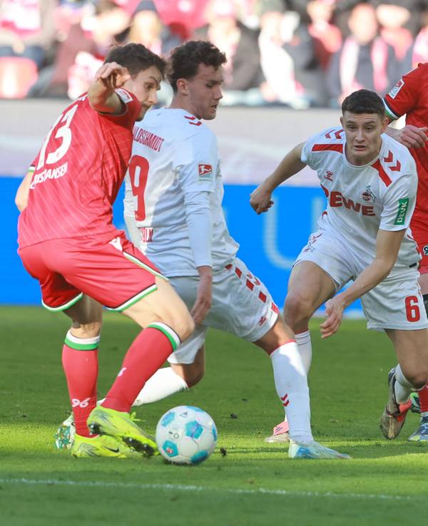 1. FC Köln, mit Martel und Waldschmidt gegen Hannover 96.