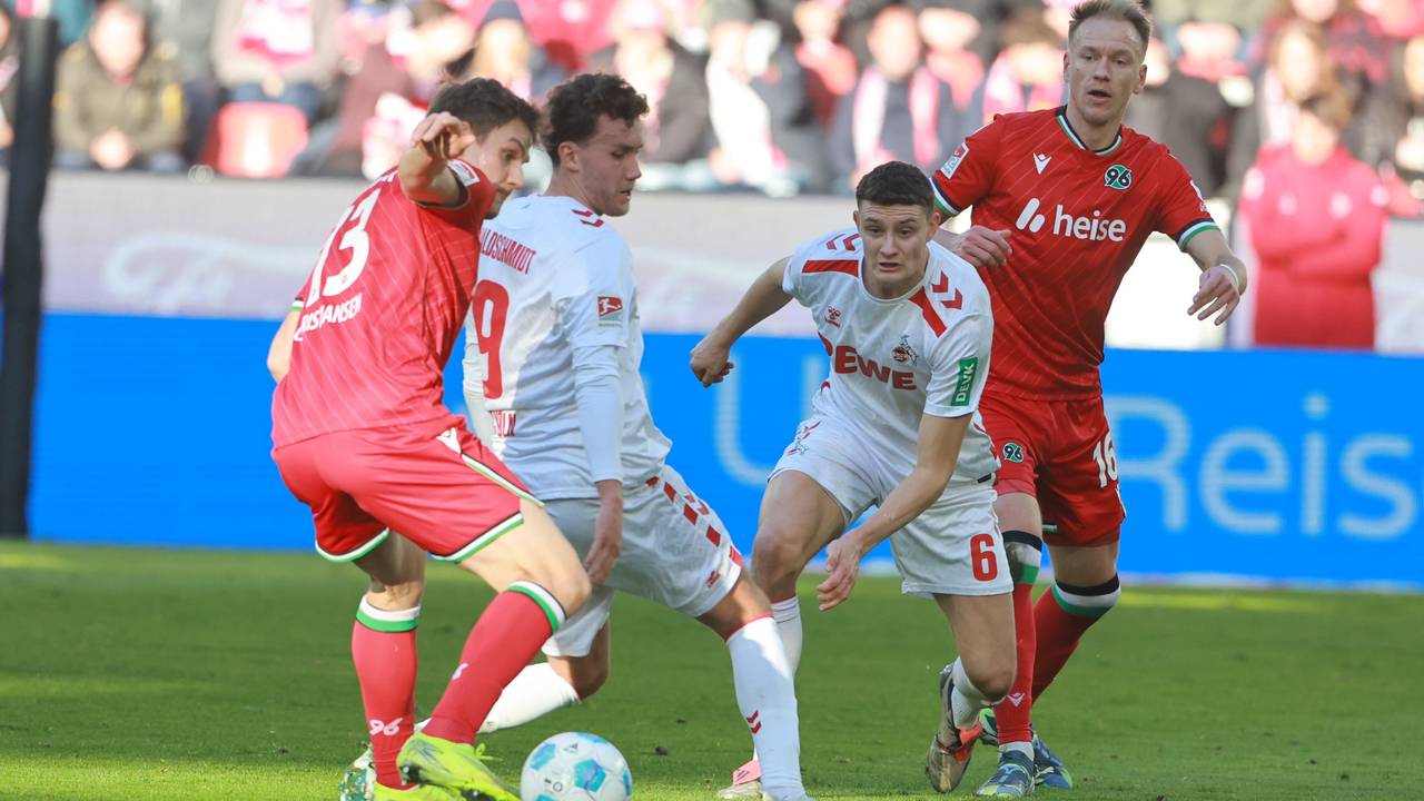 1. FC Köln, mit Martel und Waldschmidt gegen Hannover 96.