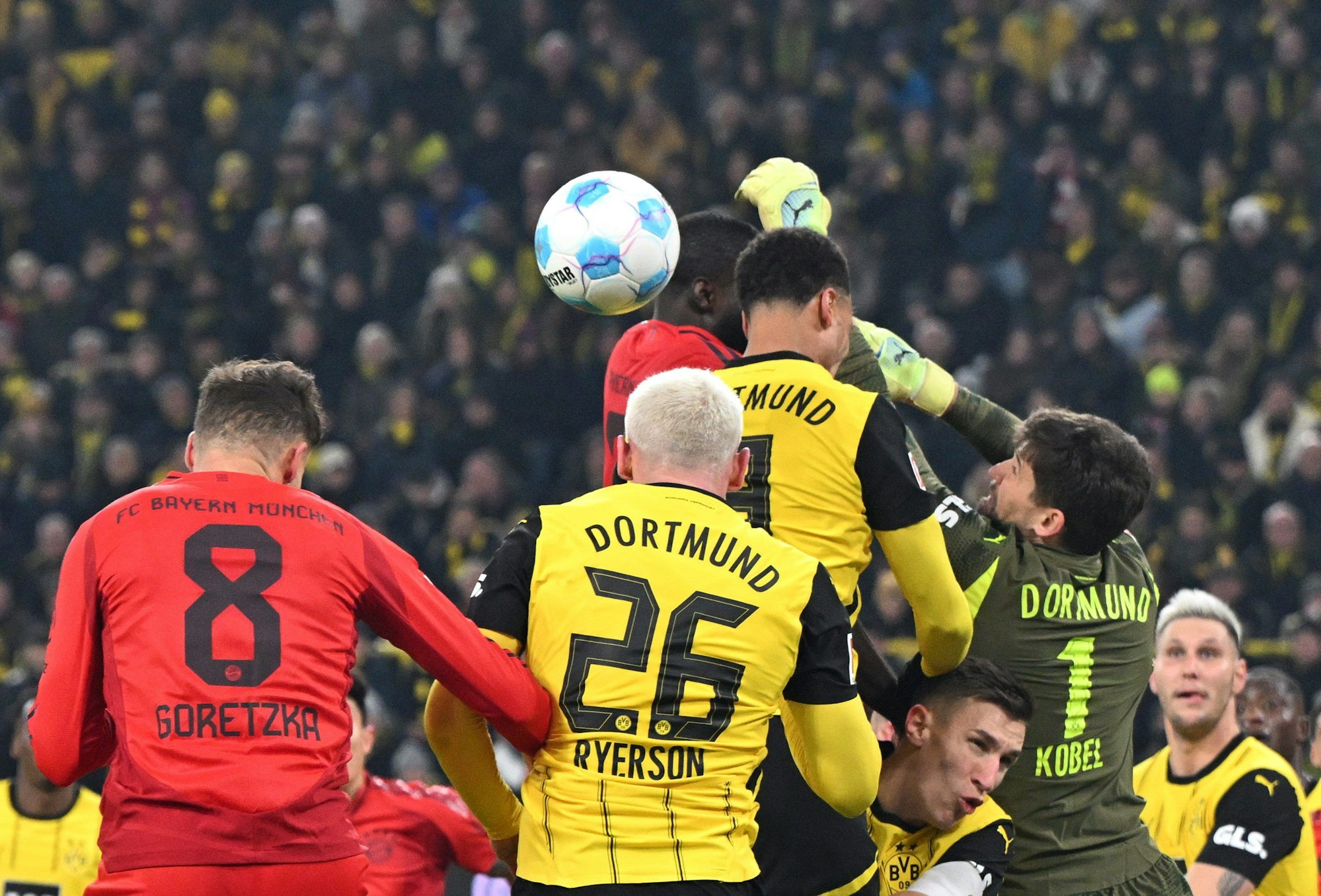 Heiß umkämpfter Bundesliga-Klassiker zwischen Borussia Dortmund und Bayern München am Samstag (30. November 2024).