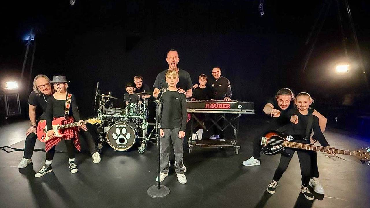 Die Räuber mit ihrer Mini-Band.