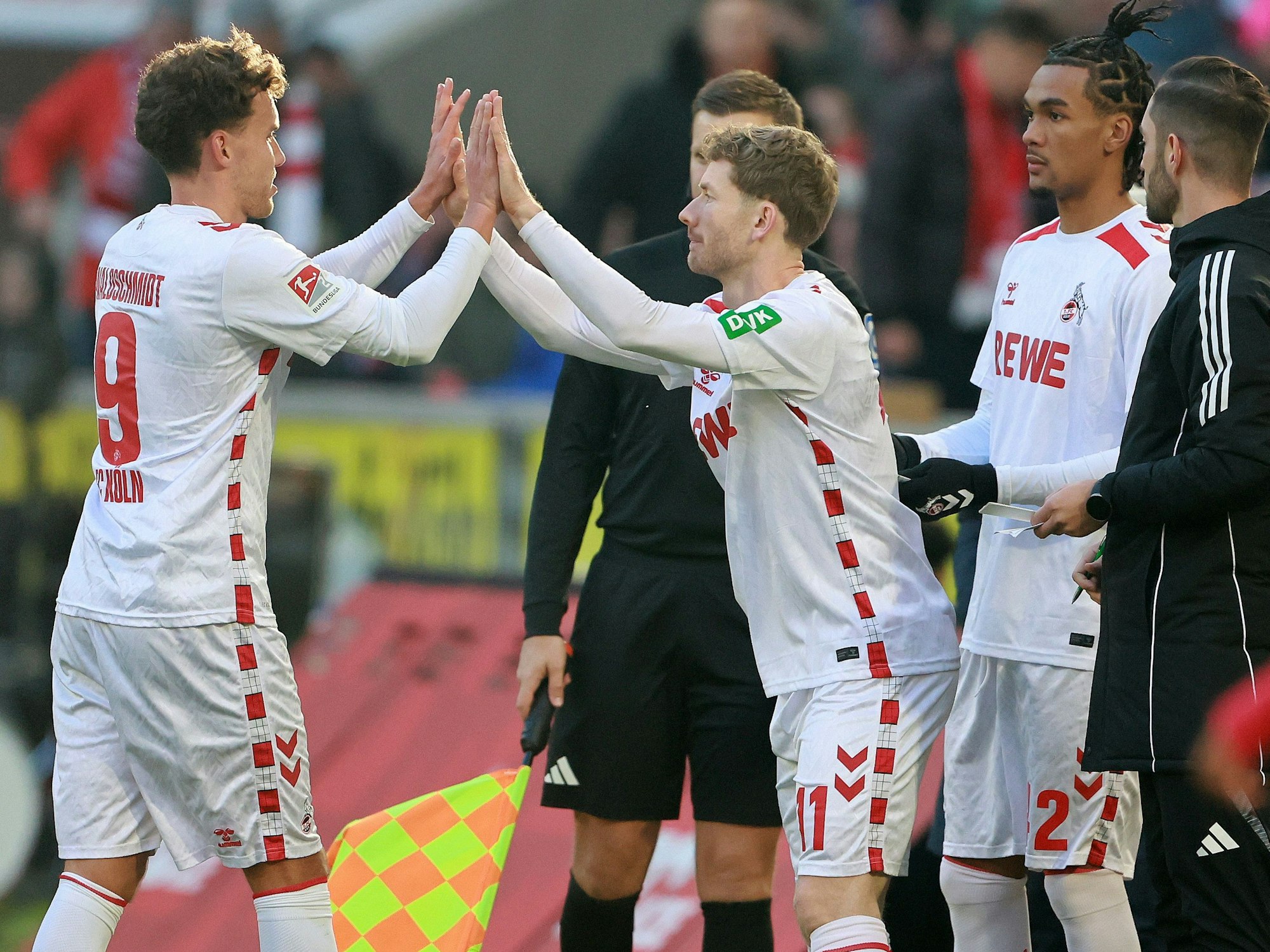 1. FC Köln gegen Hannover 96, von links: Julian Pauli, Luca Waldschmidt, Florian Kainz, Damion Downs (1. FC Köln).