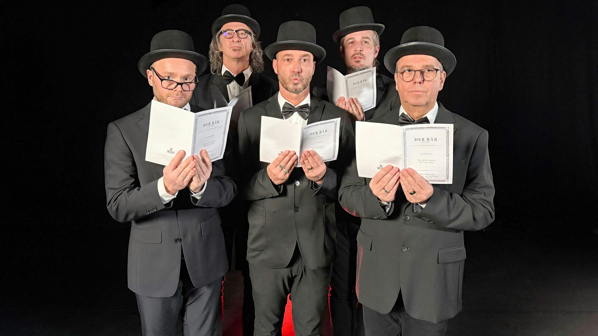 Die Räuber als Chor beim Videodreh.