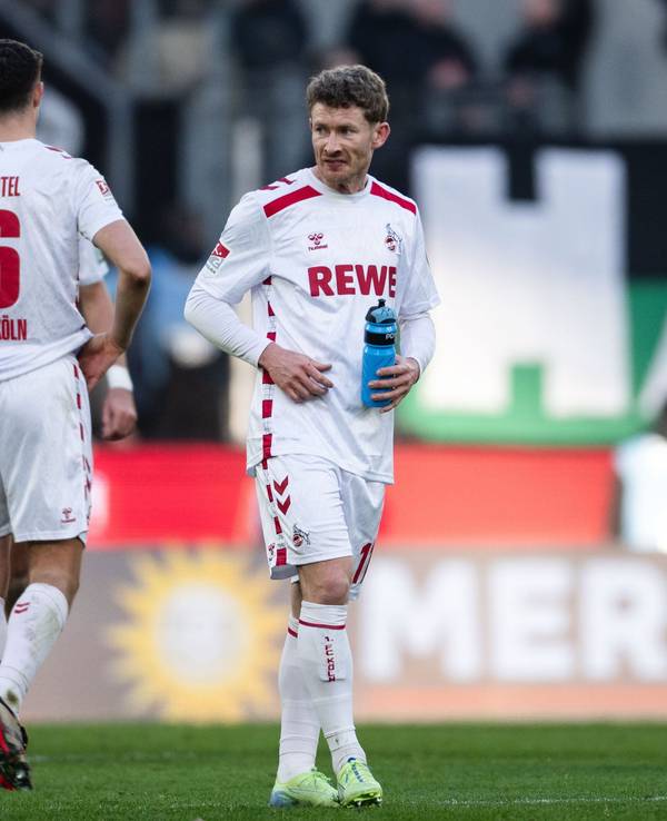Kölns Florian Kainz (r) reagiert nach der Partie enttäuscht.
