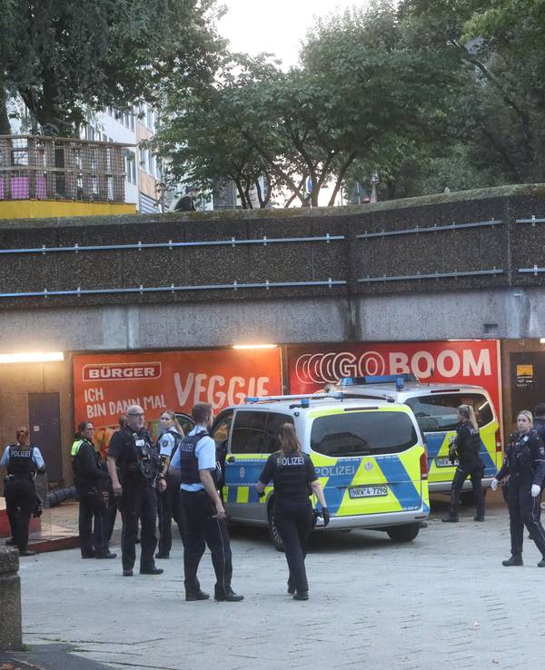 Ein Polizeieinsatz auf dem Ebertplatz.