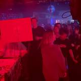 EXPRESS.de hat den Morgen am Donnerstag (28. November 2024) mal etwas anders gestartet. Vor der Arbeit ging es in den Club. Die Idee für die Wake-Up-Party in Köln hatte „Geheimtipp Köln” – der Tsunami Club in der Südstadt stellte die Location bereit. Foto: EXPRESS.de