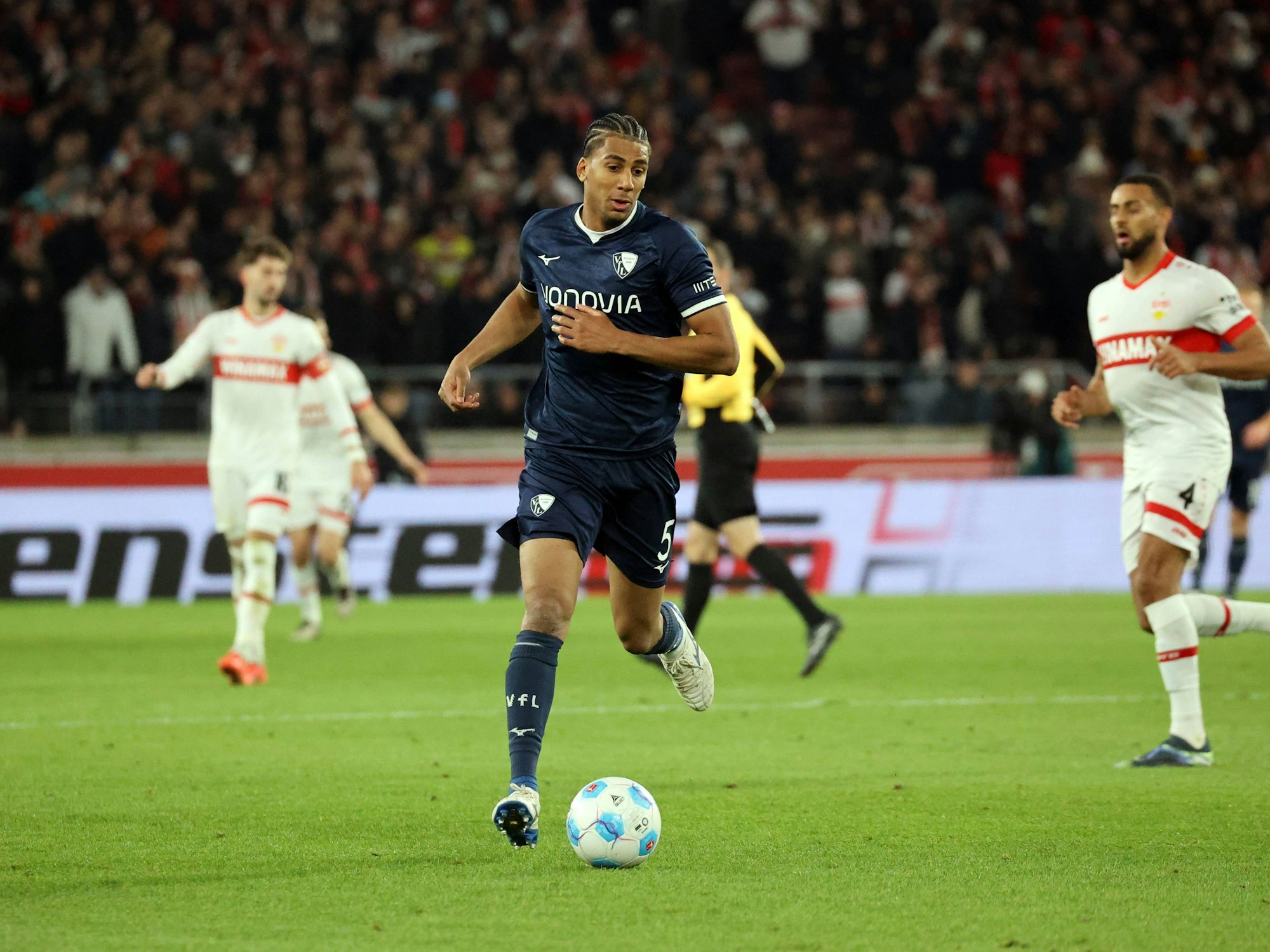 Bernardo (VfL Bochum) am Ball.