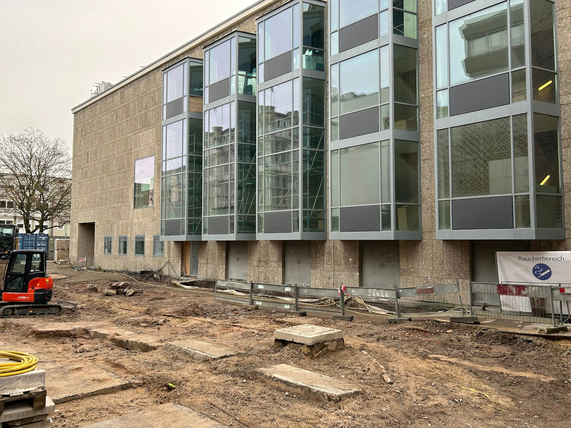 Eine Grabungsstelle auf der Glockengasse in Köln.