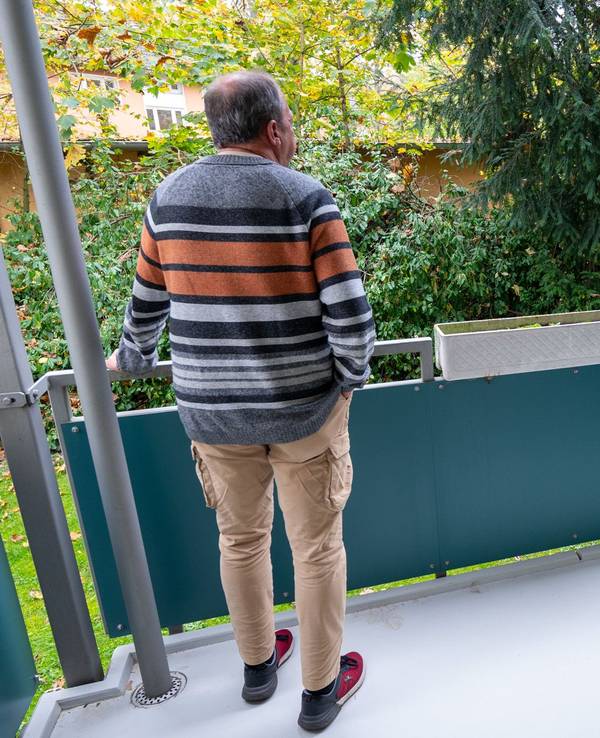 Dietmar Jülich und andere Nachbarn in Bonn werden von einer Frau terrorisiert.