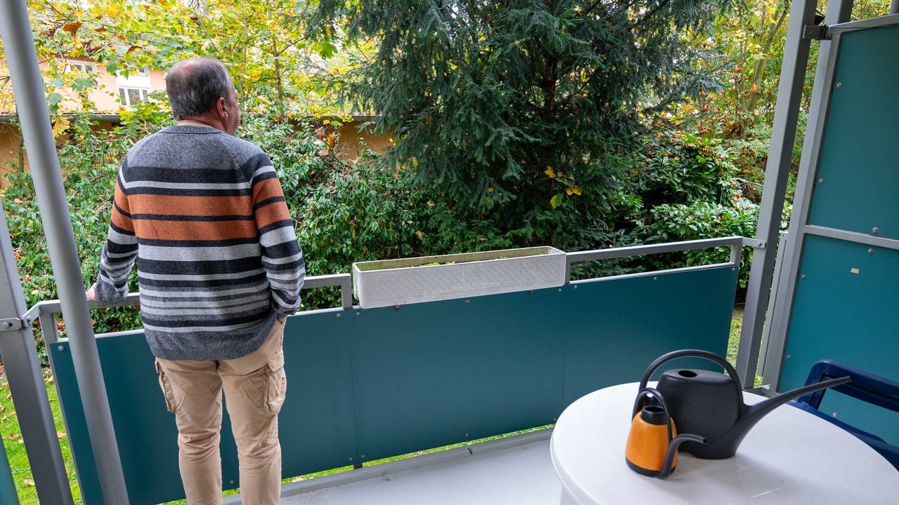 Dietmar Jülich und andere Nachbarn in Bonn werden von einer Frau terrorisiert.