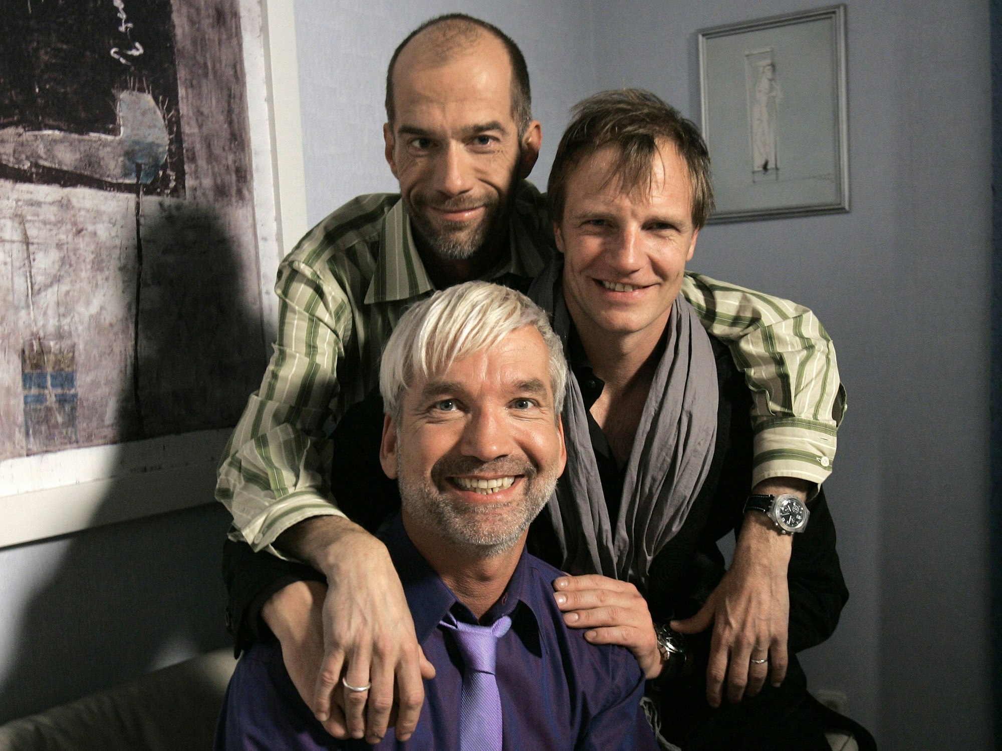 Die Schauspieler Claus Vincon (vorn), Georg Uecker (hinten links) und Thorsten Nindel bei Dreharbeiten der ARD-Serie „Lindenstraße“ im Jahr 2007.