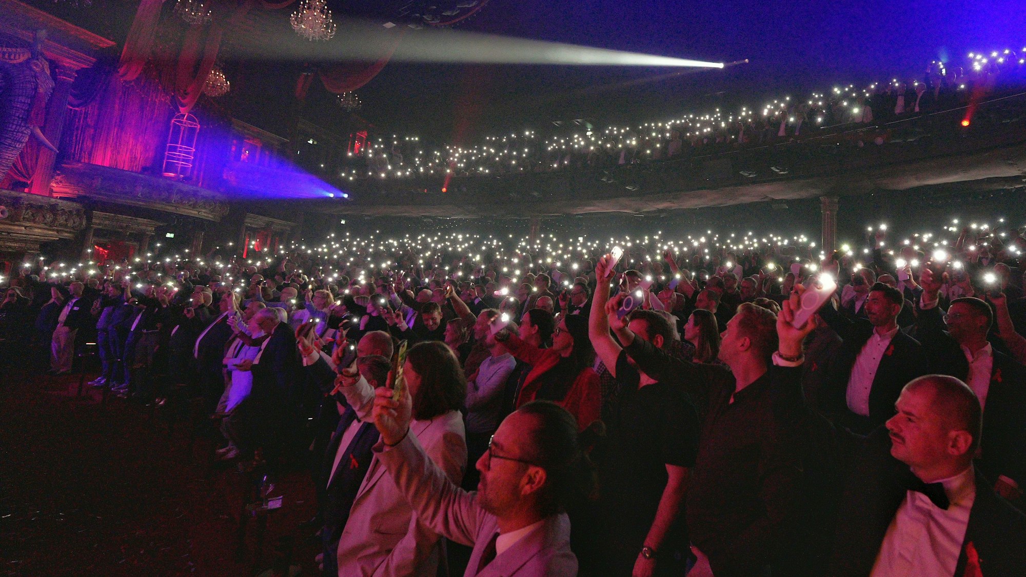 Die Gäste der Aidsgala im Musical Dome.