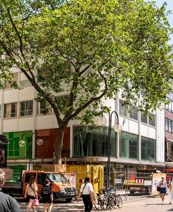 Bauarbeiten am Benetton-Haus auf der Kölner Schildergasse.