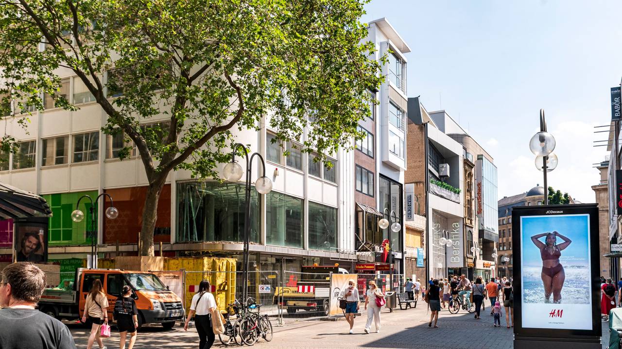 Bauarbeiten am Benetton-Haus auf der Kölner Schildergasse.
