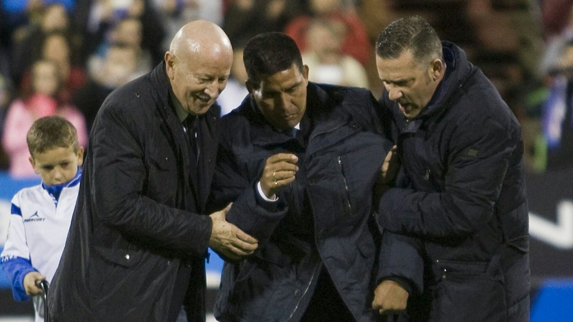 Fernando Cáceres (M.), hier am 13. November 2013 bei einem Stadionbesuch in Saragossa.