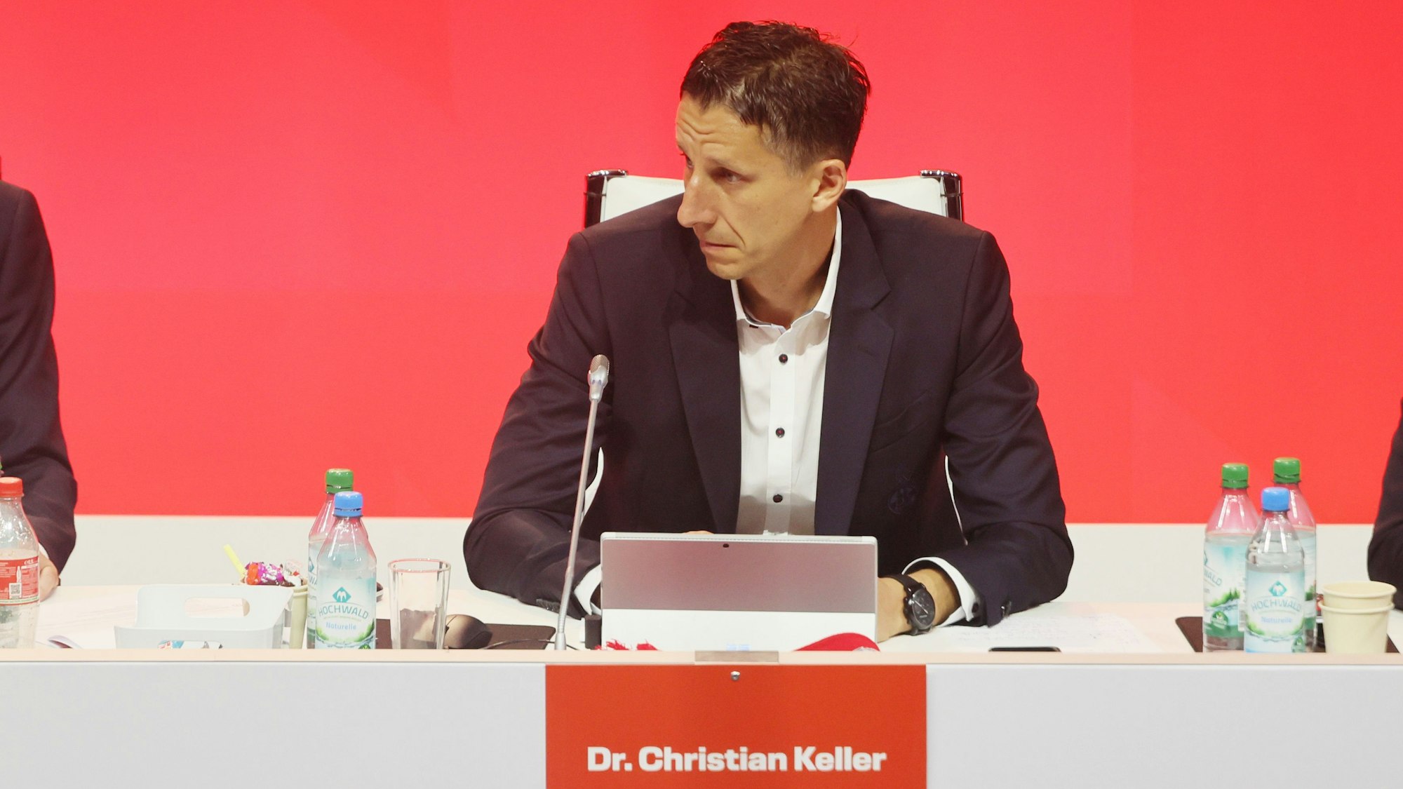 Christian Keller bei der Mitgliederversammlung des 1. FC Köln.