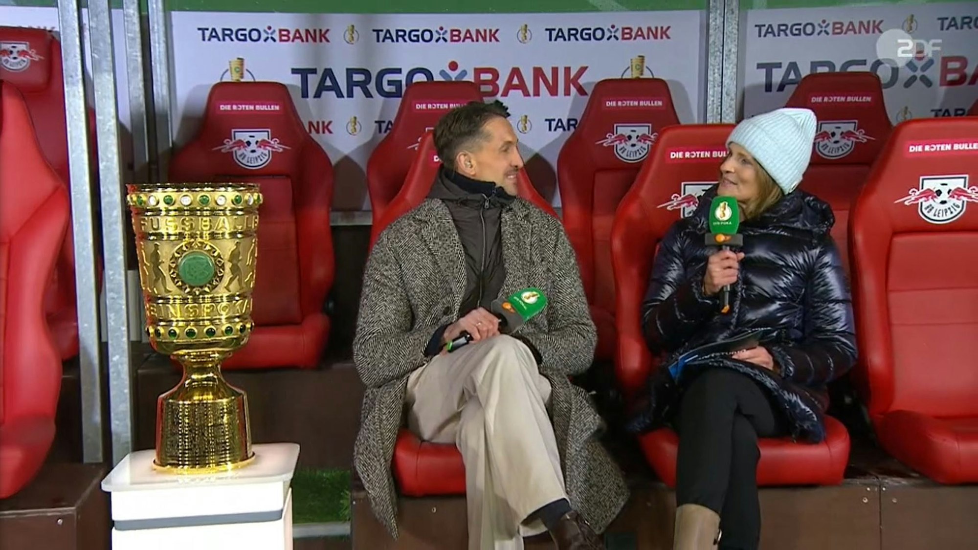 Katrin Müller-Hohenstein und René Adler in der ZDF-Übertragung zum DFB-Pokal.