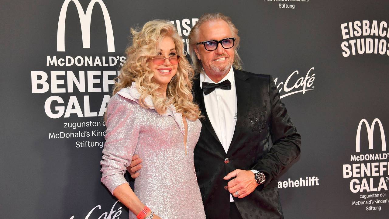 Carmen Geiss und Robert Geiss bei der 19. McDonald's Benefiz Gala zugunsten der McDonald's Kinderhilfe Stiftung in den Eisbach Studios. München.
