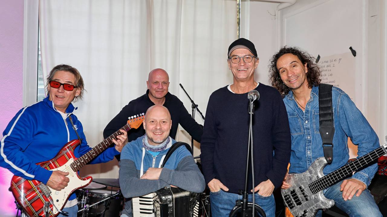 Die Band Brings in ihrem Proberaum.