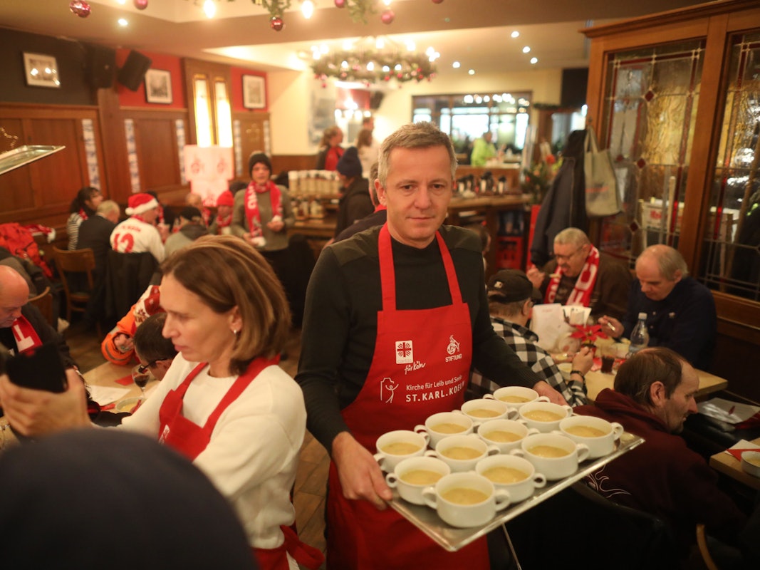 1. FC Köln: Essen für Obdachlose